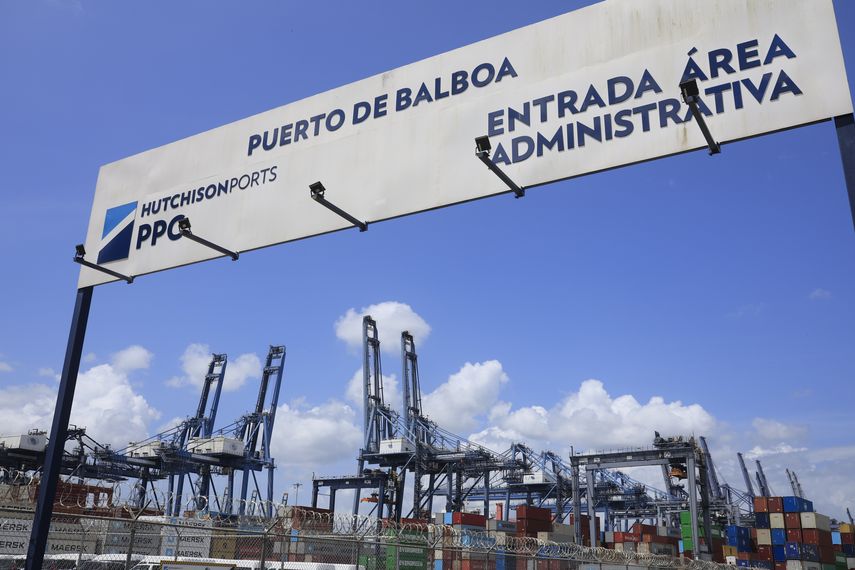 El conglomerado hongkonés CK Hutchison anunció este viernes que ha ampliado su demanda de arbitraje internacional contra Panamá por la retirada de la concesión de dos puertos cercanos al Canal, tras presentar un suplemento a su petición inicial ante un tribunal internacional.