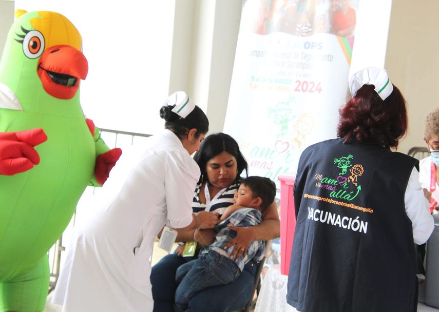Esta campaña de vacunación contra el sarampión busca inocular a toda la población de 1-4 años a nivel nacional. Esta campaña de vacunación contra el sarampión busca inocular a toda la población de 1-4 años a nivel nacional.