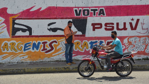 Hermano de Hugo Chávez renuncia a gobernación