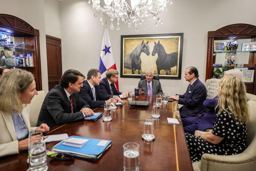 Delegaciones diplomáticas de Panamá y Alemania mantuvieron un encuentro ampliado para tratar temas de seguridad, logística y comercio. Delegaciones diplomáticas de Panamá y Alemania mantuvieron un encuentro ampliado para tratar temas de seguridad, logística y comercio.