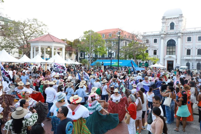 Semipeatonalización del Casco Antiguo moviliza más de 1.2 millones de dólares