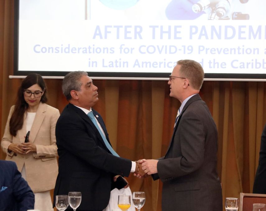 Sucre se reúne con representantes de farmacéuticas de EEUU