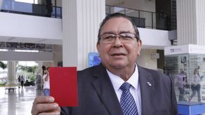 Tribunal Electoral oficializa precandidatura de Carreira