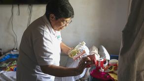 Las primeras compensaciones, de 25.000 dólares, dictadas en años para víctimas del envenenamiento masivo en Panamá con un jarabe producido por el seguro social entre 2004 y 2006, que dejó cientos de muertos, son insuficientes y desconocen la realidad de estas personas que sobreviven con secuelas, muchas graves.