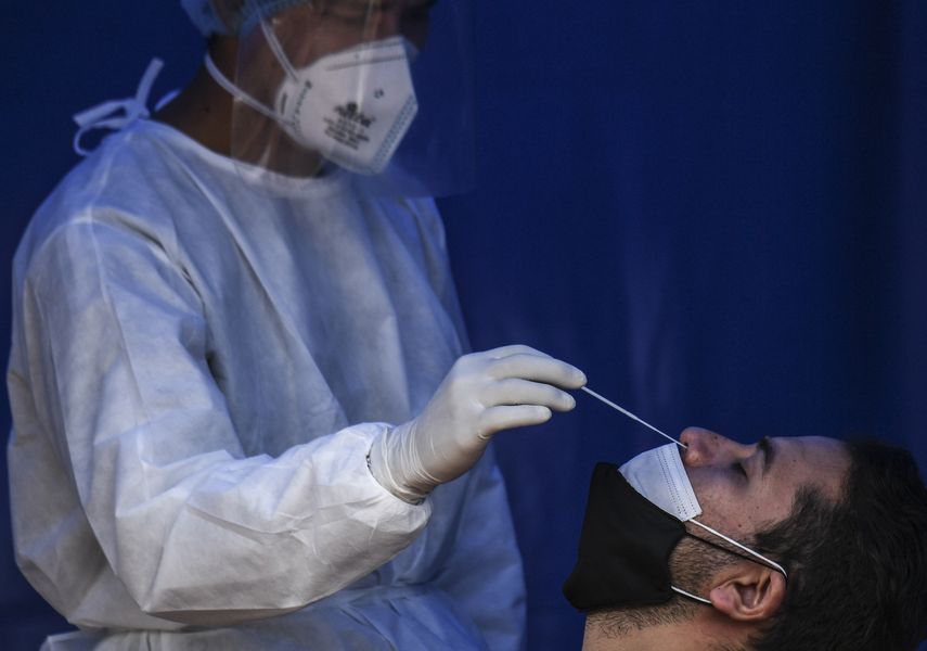 Disminuyen los nuevos casos y muertes por covid-19 en las Américas.