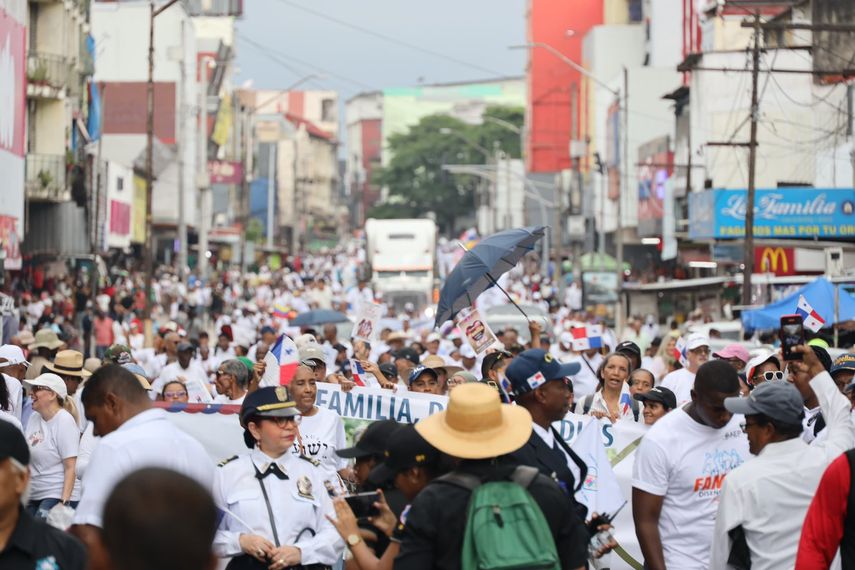 ¡En defensa de la familia! Grupos religiosos marchan en ciudad capital de Panamá
