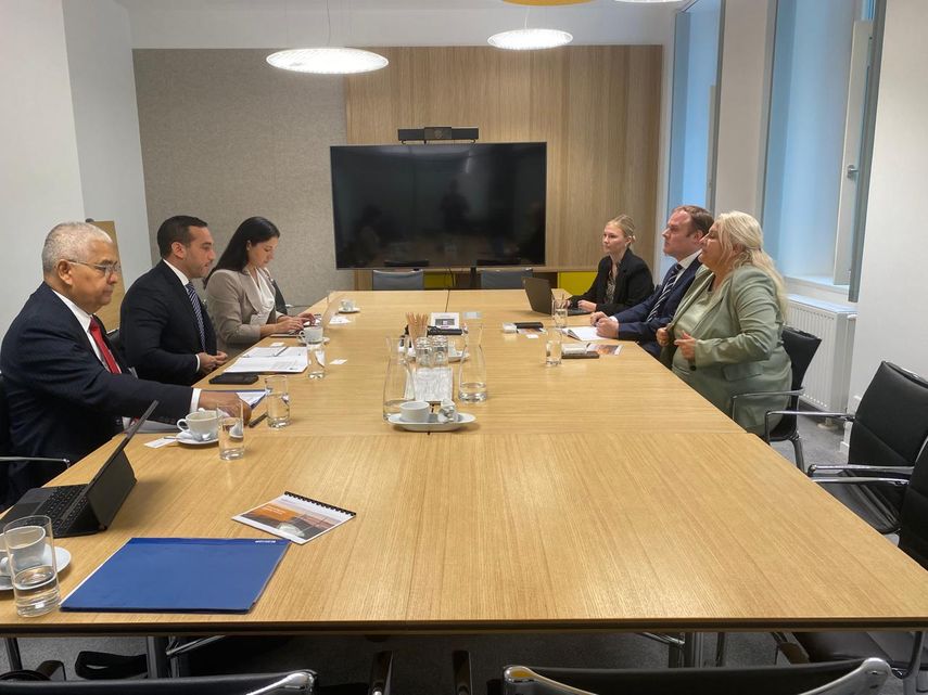 El vicecanciller de Panamá, Carlos Ruiz-Hernández, y el secretario general de Asuntos Exteriores del Ministerio Federal de Asuntos Europeos e Internacionales de Austria, Nikolaus Marschik, se reunieron en Viena con el objetivo de fortalecer las relaciones bilaterales entre ambos países. El vicecanciller de Panamá, Carlos Ruiz-Hernández, y el secretario general de Asuntos Exteriores del Ministerio Federal de Asuntos Europeos e Internacionales de Austria, Nikolaus Marschik, se reunieron en Viena con el objetivo de fortalecer las relaciones bilaterales entre ambos países.