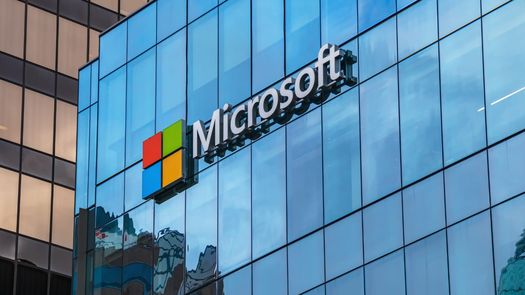 En el marco del Foro Económico Mundial de Davos, Suiza, los ministros Felipe Chapman (Economía y Finanzas) y José Ramón Icaza (Asuntos del Canal y Metas) se reunieron con Chris Berry, vicepresidente de Industrias Públicas de Microsoft. En el marco del Foro Económico Mundial de Davos, Suiza, los ministros Felipe Chapman (Economía y Finanzas) y José Ramón Icaza (Asuntos del Canal y Metas) se reunieron con Chris Berry, vicepresidente de Industrias Públicas de Microsoft.