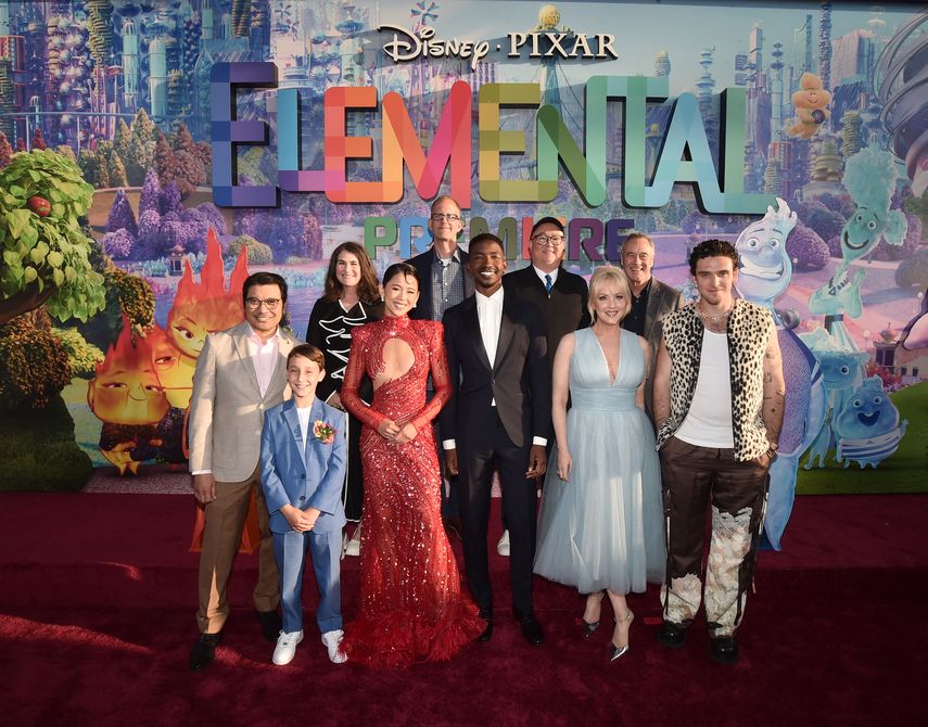 Pixar intenta volver a sus tiempos de gloria en la taquilla con su oportuna fábula de inmigrantes "Elementos", la primera película nueva totalmente original del estudio que llega a los cines desde el comienzo de la pandemia. Pixar intenta volver a sus tiempos de gloria en la taquilla con su oportuna fábula de inmigrantes "Elementos", la primera película nueva totalmente original del estudio que llega a los cines desde el comienzo de la pandemia.