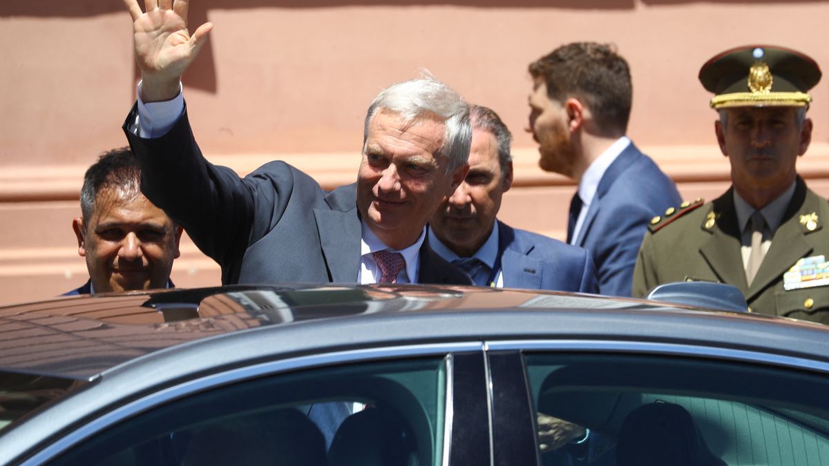 El Presidente electo de Chile, José Antonio Kast, calificó el martes de narcodictador a Nicolás Maduro, y dijo que las advertencias del líder venezolano sobre sus políticas migratorias le tienen sin cuidado. El Presidente electo de Chile, José Antonio Kast, calificó el martes de narcodictador a Nicolás Maduro, y dijo que las advertencias del líder venezolano sobre sus políticas migratorias le tienen sin cuidado.