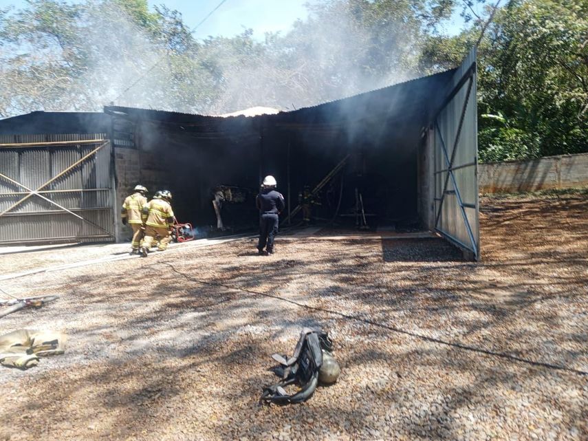 Bomberos de la Zona Regional de Chiriquí acudieron al llamado.