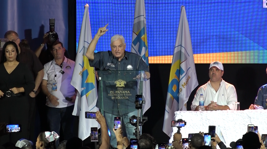 Ricardo Martinelli todavía puede correr a la presidencia