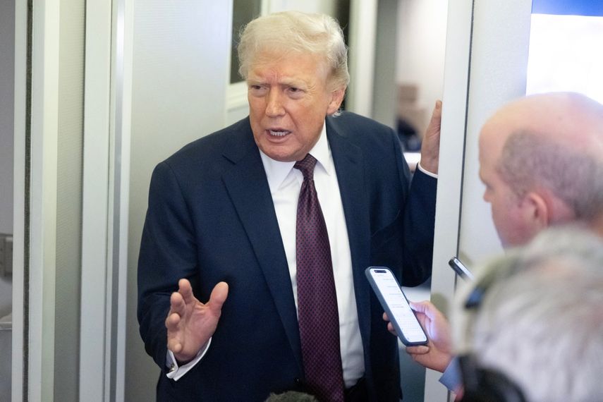 Trump afirma que tiene derecho absoluto de imponer aranceles de otra forma