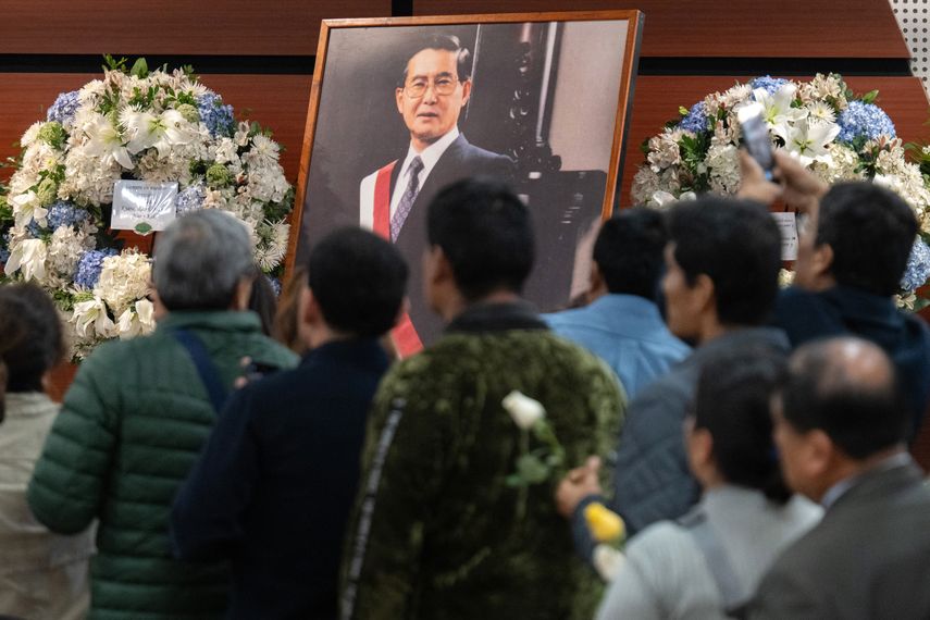 Masiva asistencia en ceremonia fúnebre de Alberto Fujimori, en Perú