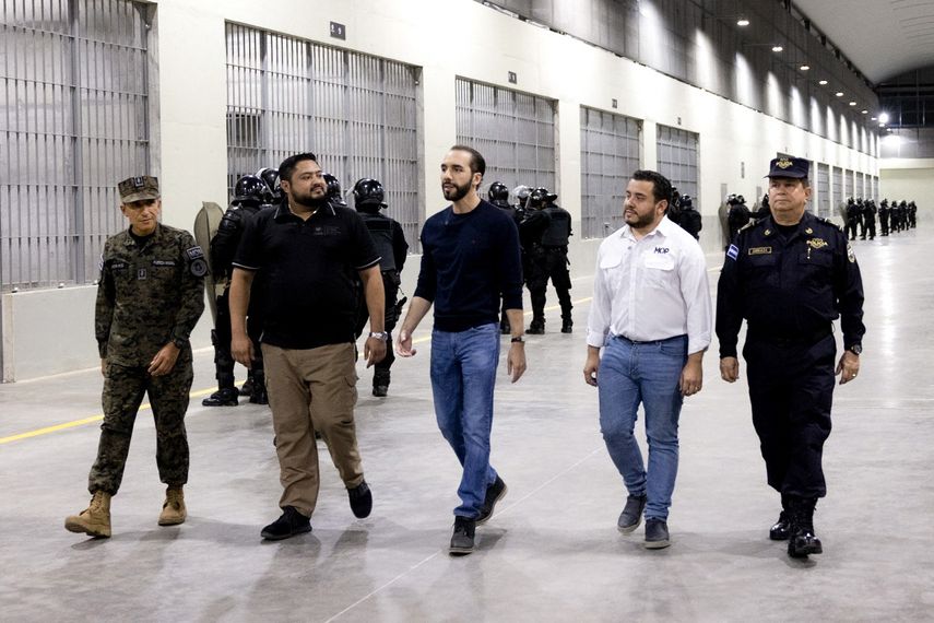 Al presidente de El Salvador, Nayib Bukele, no le preocupa que lo tachen de autoritario o de violador de derechos humanos. Al presidente de El Salvador, Nayib Bukele, no le preocupa que lo tachen de autoritario o de violador de derechos humanos.