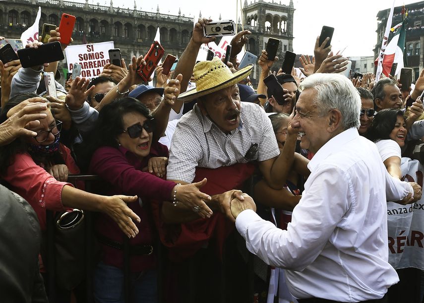 México: presidente encabeza marcha tras 4 años de gestión