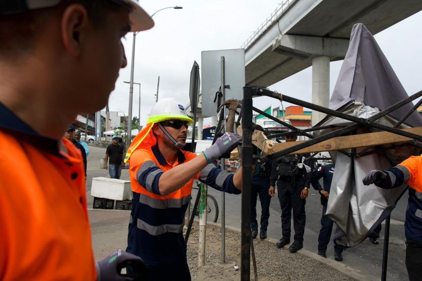 El Metro de Panamá coordinó el retiro de los puestos ambulantes.