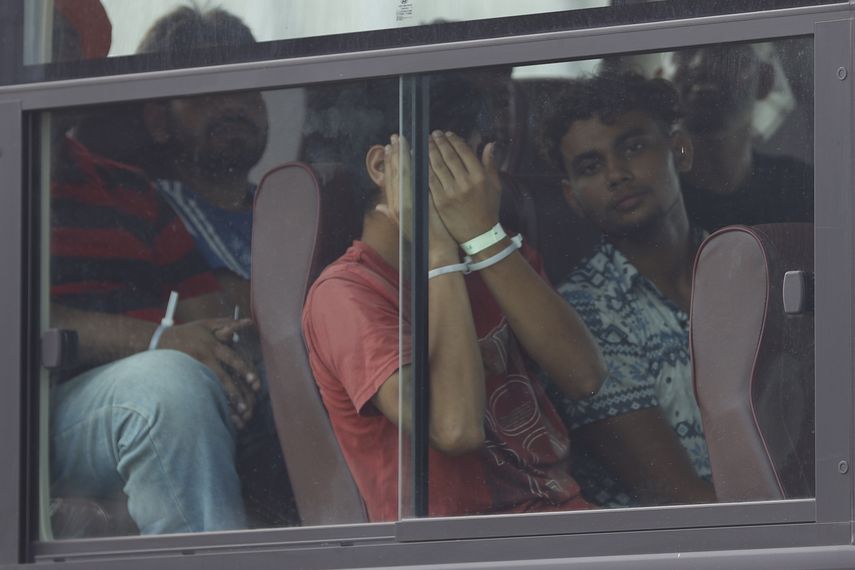 Panamá deporta a primer grupo de más de 100 migrantes indios tras un acuerdo con EEUU. Panamá deporta a primer grupo de más de 100 migrantes indios tras un acuerdo con EEUU.