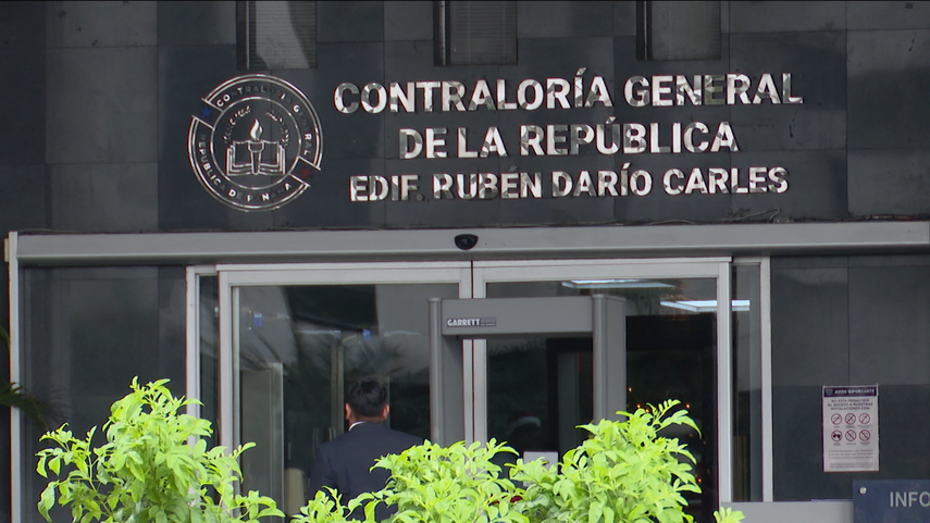 El contralor Anel Flores canceló la reunión en medio de los roces.