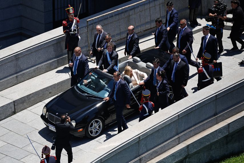 Argentina: Detienen a hombre que tiró botella a Javier Milei