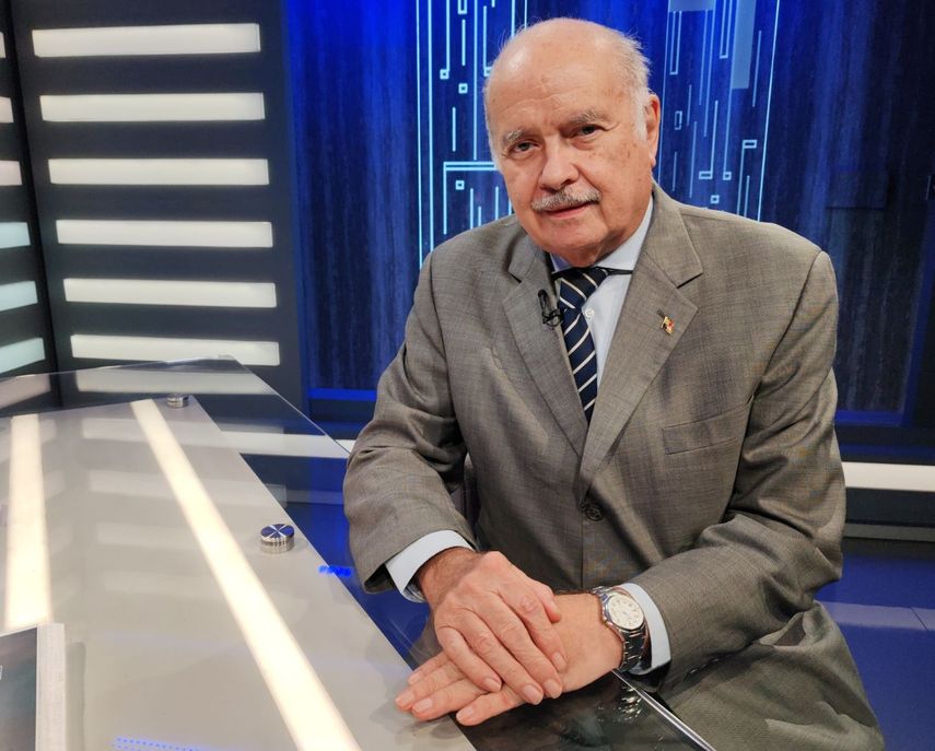 Miguel Antonio Bernal: La Constitución actual es una camisa de fuerza que no deja avanzar