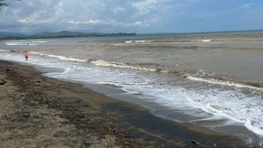 (SINAPROC) alertó este sábado a la población costera y a los sectores marítimos del Caribe sobre un incremento en la altura de las olas, según el Aviso de Vigilancia emitido por el Instituto de Meteorología y Hidrología de Panamá (IMHPA).
