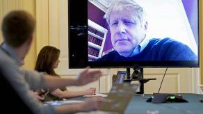 El estado de salud de Boris Johnson sigue mejorando