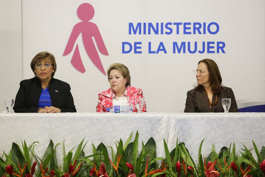 El Gobierno de Panamá abogó este viernes 8 de marzo, Día Internacional de la Mujer, por reducir el porcentaje de pobreza entre mujeres y niñas. El Gobierno de Panamá abogó este viernes 8 de marzo, Día Internacional de la Mujer, por reducir el porcentaje de pobreza entre mujeres y niñas.