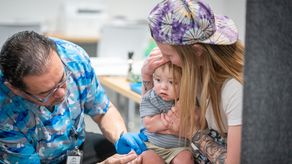 EEUU deja de recomendar las vacunas anticovid-19 para niños y embarazadas