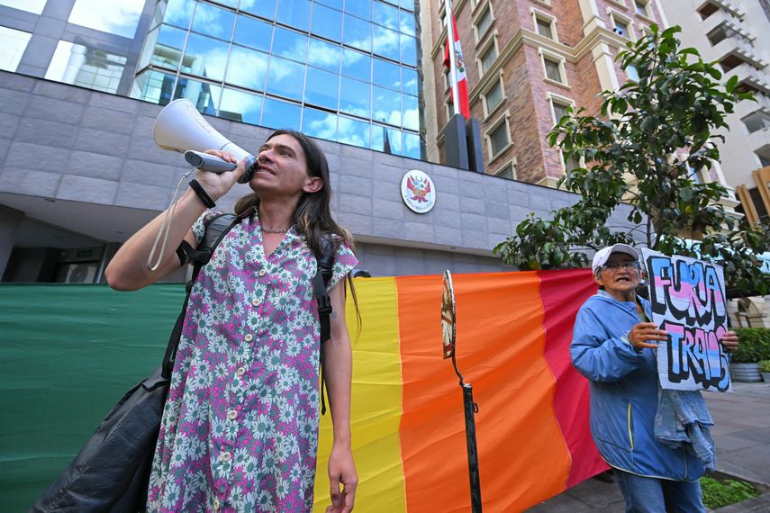 Decreto describe la transexualidad como trastorno mental causa controveria en Perú Decreto describe la transexualidad como trastorno mental causa controveria en Perú