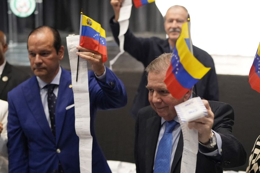 El líder opositor venezolano, Edmundo González Urrutia tiene previsto este sábado un mitin en la ciudad de Miami después de realizar una gira por varios países de la región y de acudir esta semana en Washington a actos de investidura del presidente de Estados Unidos, Donald Trump. El líder opositor venezolano, Edmundo González Urrutia tiene previsto este sábado un mitin en la ciudad de Miami después de realizar una gira por varios países de la región y de acudir esta semana en Washington a actos de investidura del presidente de Estados Unidos, Donald Trump.