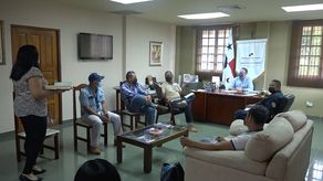 Tras una reunión entre la Gobernación de Chiriquí, la sociedad civil y el representante de Las Lomas, se acordó una mesa de trabajo para debatir los problemas, como carreteras en mal estado, falta de agua y seguridad.