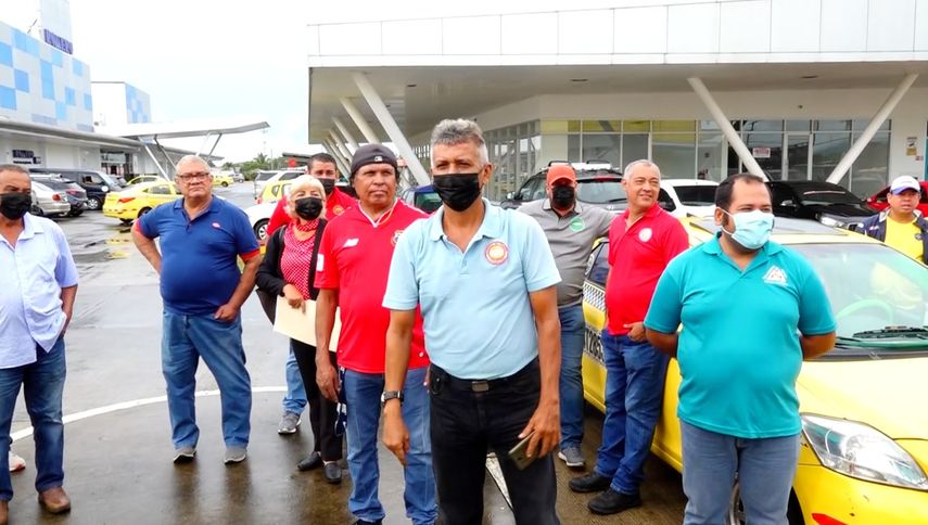 Transportistas de todas las partes estuvieron en las oficinas de la ATTT en David en busca de alguna solución al problema.