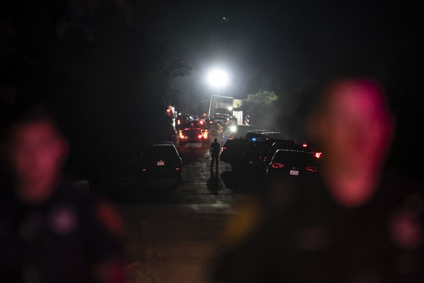 Hallan 46 migrantes muertos en un camión en Texas, EEUU