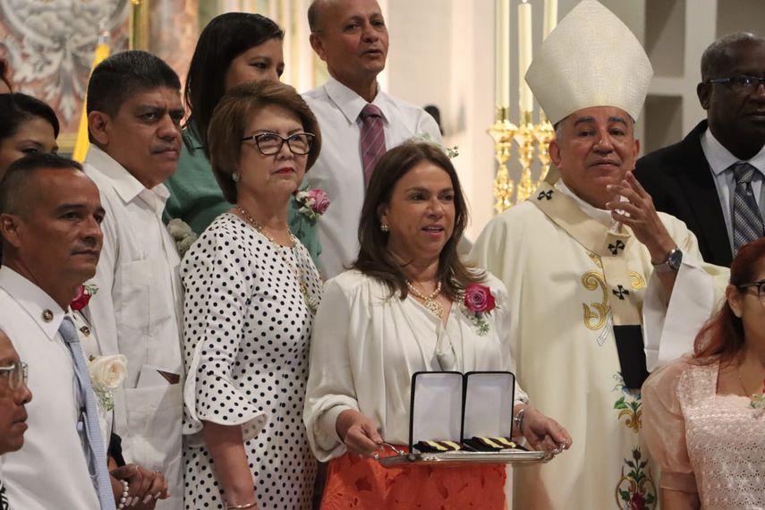 El Ministerio de Educación (Meduca) rindió homenaje este jueves a los 48,212 docentes del país que celebran el Día del Maestro, este 1 de diciembre, fecha que conmemora el natalicio del insigne educador panameño Manuel José Hurtado. 