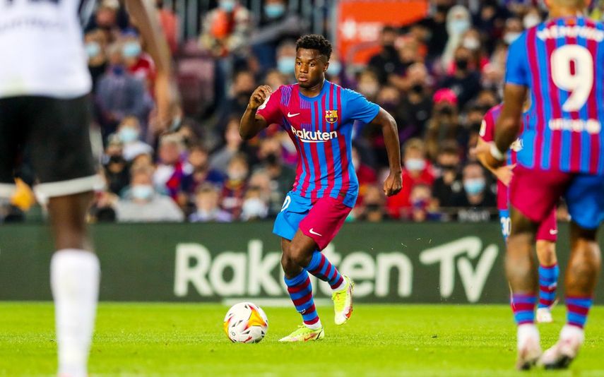 Barcelona gana 3-1 al Valencia y escala posiciones en LaLiga