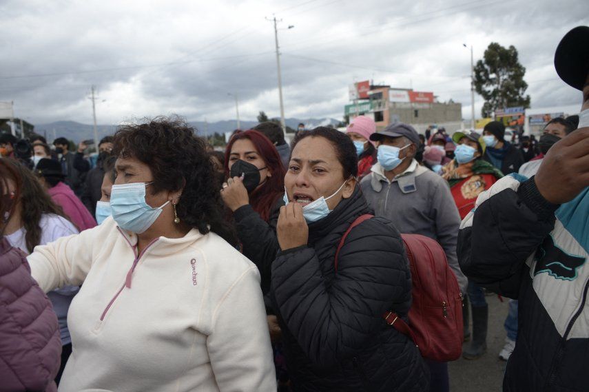 Familiares de los presos muertos en las cárceles de Ecuador.