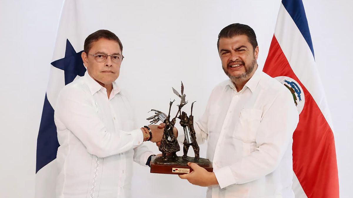 Panamá y Costa Rica consolidaron este sábado una alianza estratégica para reforzar la seguridad en su frontera común y enfrentar de manera conjunta el crimen organizado transnacional, en el marco de una reunión bilateral de alto nivel celebrada en la zona limítrofe. Panamá y Costa Rica consolidaron este sábado una alianza estratégica para reforzar la seguridad en su frontera común y enfrentar de manera conjunta el crimen organizado transnacional, en el marco de una reunión bilateral de alto nivel celebrada en la zona limítrofe.