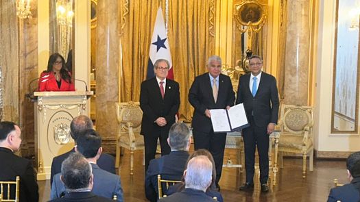En medio de desafíos críticos Dino Mon toma posesión como nuevo director general de la CSS