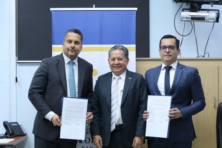 El Hospital Santo Tomás (HST) y la compañía biofarmacéutica AstraZeneca formalizaron la firma de un Convenio de Cooperación Científica por un periodo de tres años