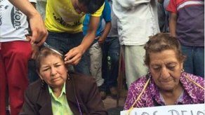 Rapan y humillan a maestros traidores en sur de México