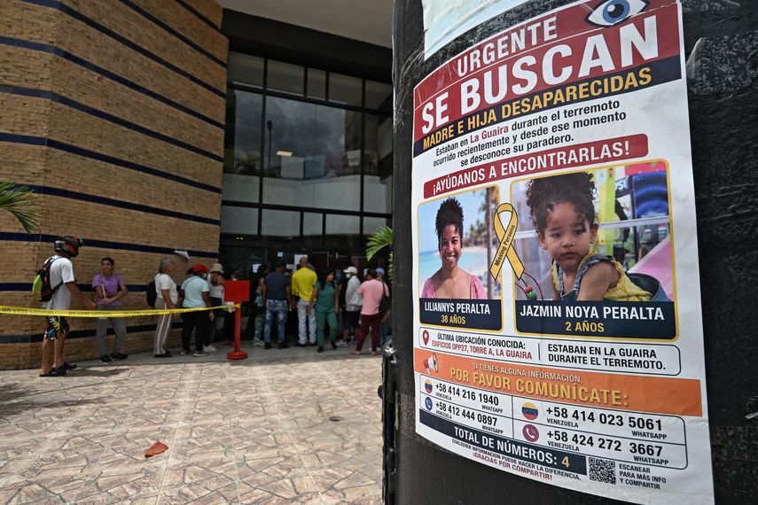 La búsqueda de desaparecidos continúa a un mes de terremotos en Venezuela