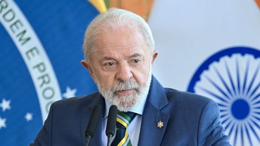 Lula insiste en regular redes sociales pese a amenaza de Trump