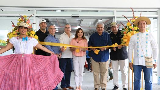 La décimo cuarta Tienda del Pueblo del Insitituto de Mercadeo Agropecuario (IMA), ubicada en el Mercado Municipal de Alcalde Díaz, fue inaugurada este viernes por el presidente de la República, José Raúl Mulino, junto con el director general de la institución, Nilo Murillo. La décimo cuarta Tienda del Pueblo del Insitituto de Mercadeo Agropecuario (IMA), ubicada en el Mercado Municipal de Alcalde Díaz, fue inaugurada este viernes por el presidente de la República, José Raúl Mulino, junto con el director general de la institución, Nilo Murillo.