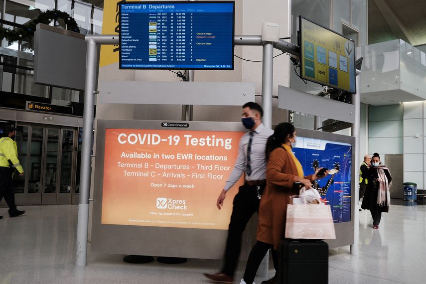 Sudáfrica quiere acelerar vacunación ante variante ómicron