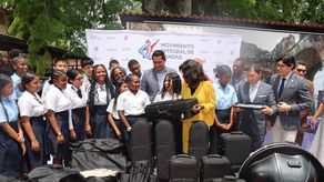 El Ministerio de Educación (Meduca) entregó a estudiantes de 171 centros educativos instrumentos musicales que darán vida a 46 nuevas bandas de música, abriendo oportunidades para que cientos de jóvenes descubran su talento, fortalezcan el trabajo en equipo y marchen con orgullo representando a sus escuelas y comunidades.&nbsp;