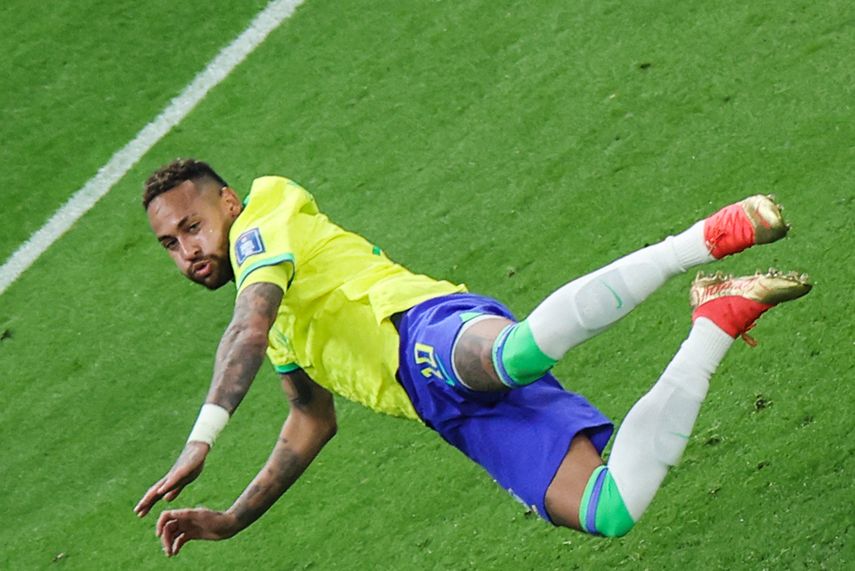 Neymar tampoco jugará ante Camerún el viernes, en el cierre del Grupo G del Mundial de Qatar 2022, debido a que aún no se recupera de la lesión en el tobillo derecho sufrida en el debut de Brasil, informó este martes el médico de la selección brasileña. 