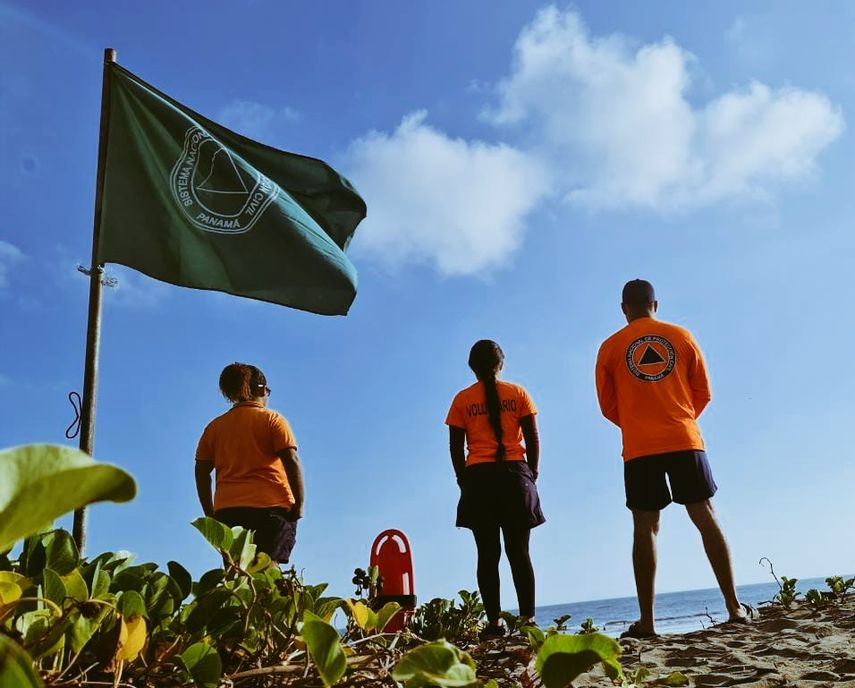 El Sistema Nacional de Protección Civil (SINAPROC) informó que el aviso de prevención por oleajes y aumento de corrientes de resacas en el Pacífico panameño, se extiende hasta este 17 de mayo de 2023.