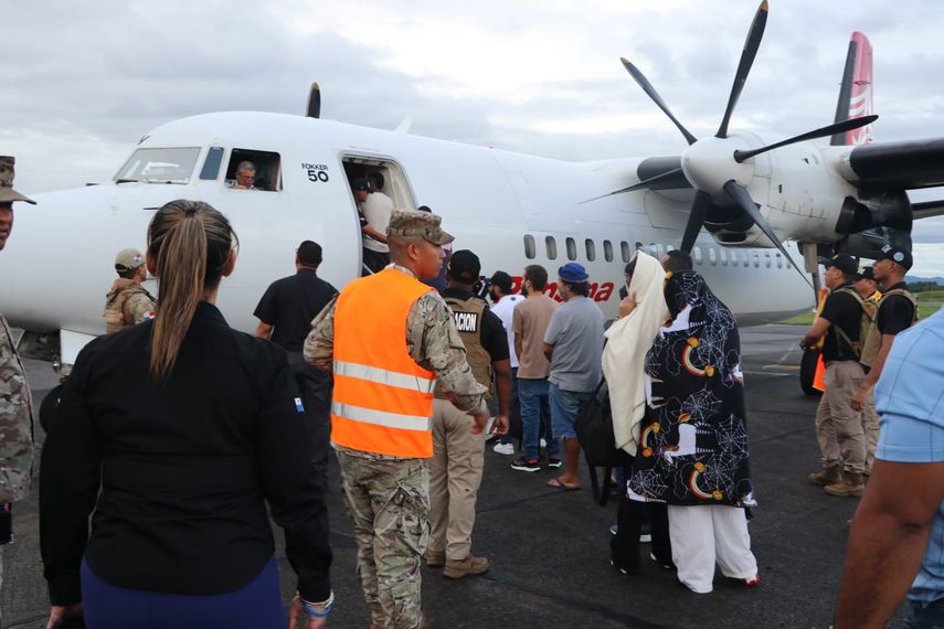 Deportan de Panamá a Colombia a 30 personas en vuelo chárter