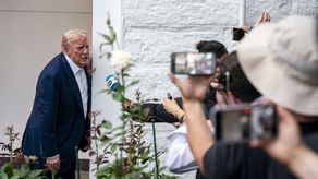 Trump dona el primer salario de su segundo mandato a la renovación de la Casa Blanca